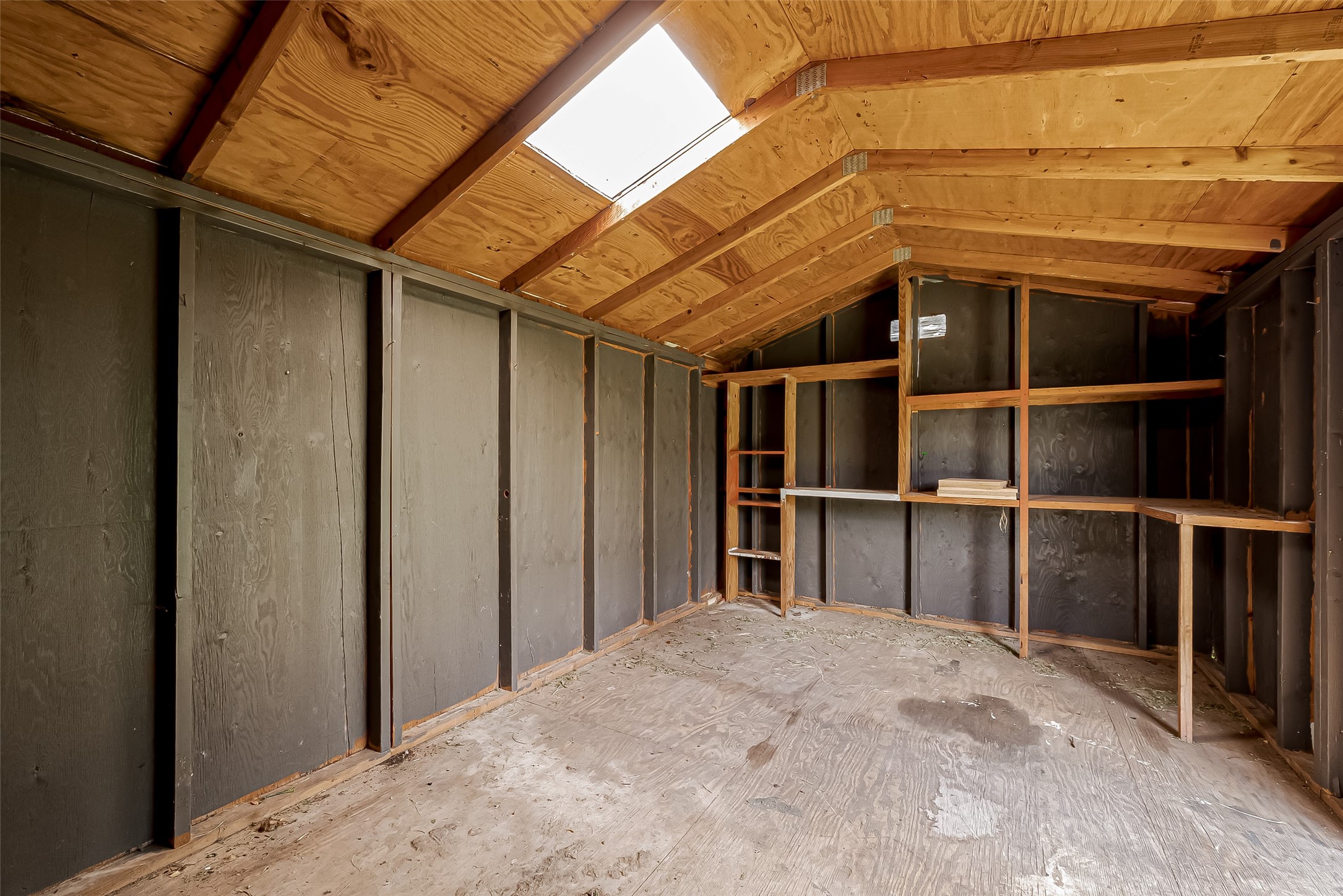 206 Beaver Bend Road Houston, TX 77037 - Photo 33 of 38 a view of backyard with seating area
