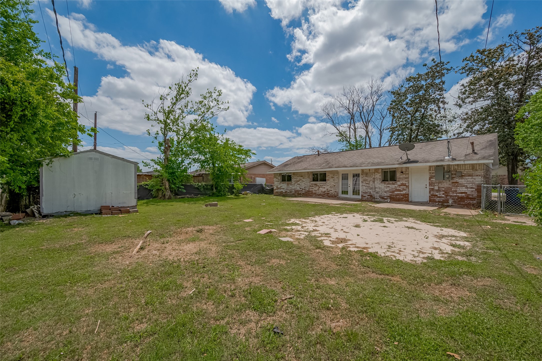 206 Beaver Bend Road Houston, TX 77037 - Photo 35 of 38 a view of a yard with a house