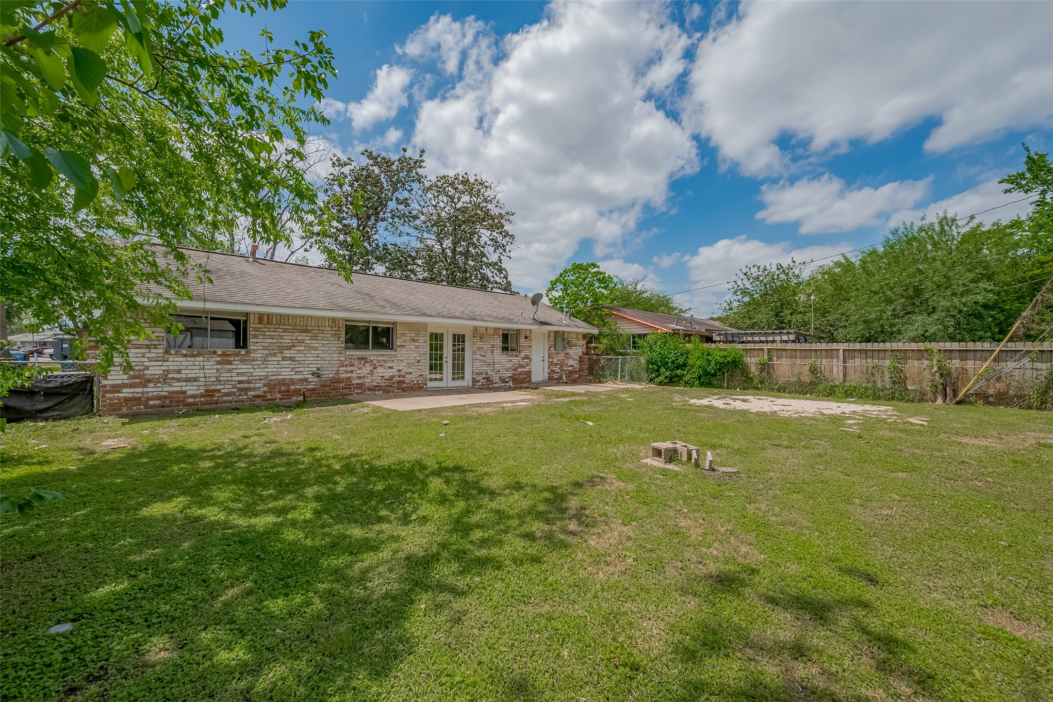 206 Beaver Bend Road Houston, TX 77037 - Photo 4 of 38 a front view of house with yard and green space