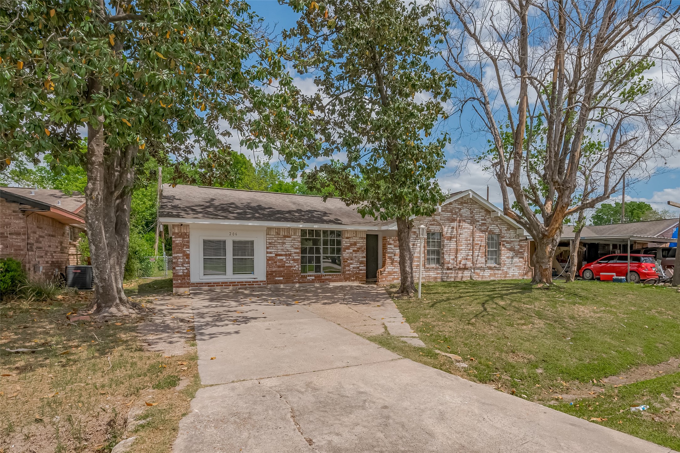 206 Beaver Bend Road Houston, TX 77037 - Photo 5 of 38 a view of a yard in front of a house