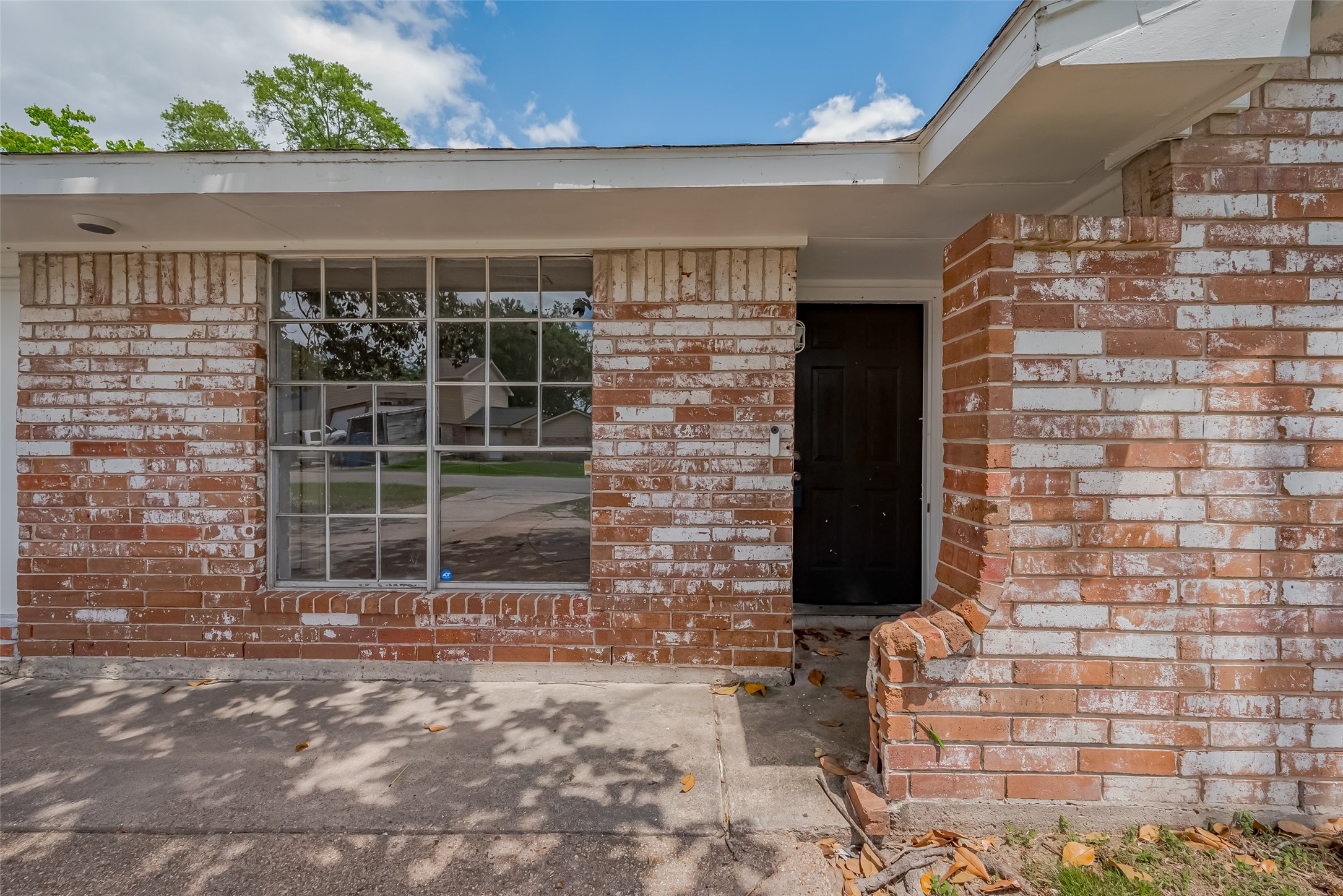 206 Beaver Bend Road Houston, TX 77037 - Photo 8 of 38 a front view of a house with a yard