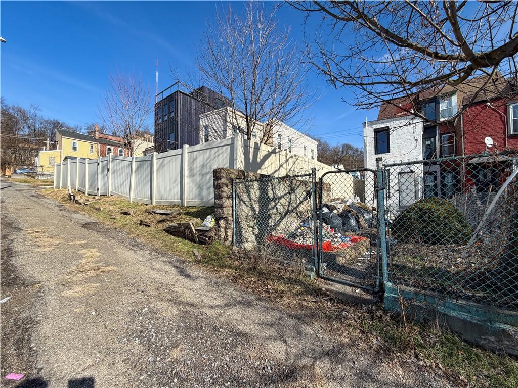 1417 Sandusky Street Pittsburgh, PA 15212 - Photo 35 of 39