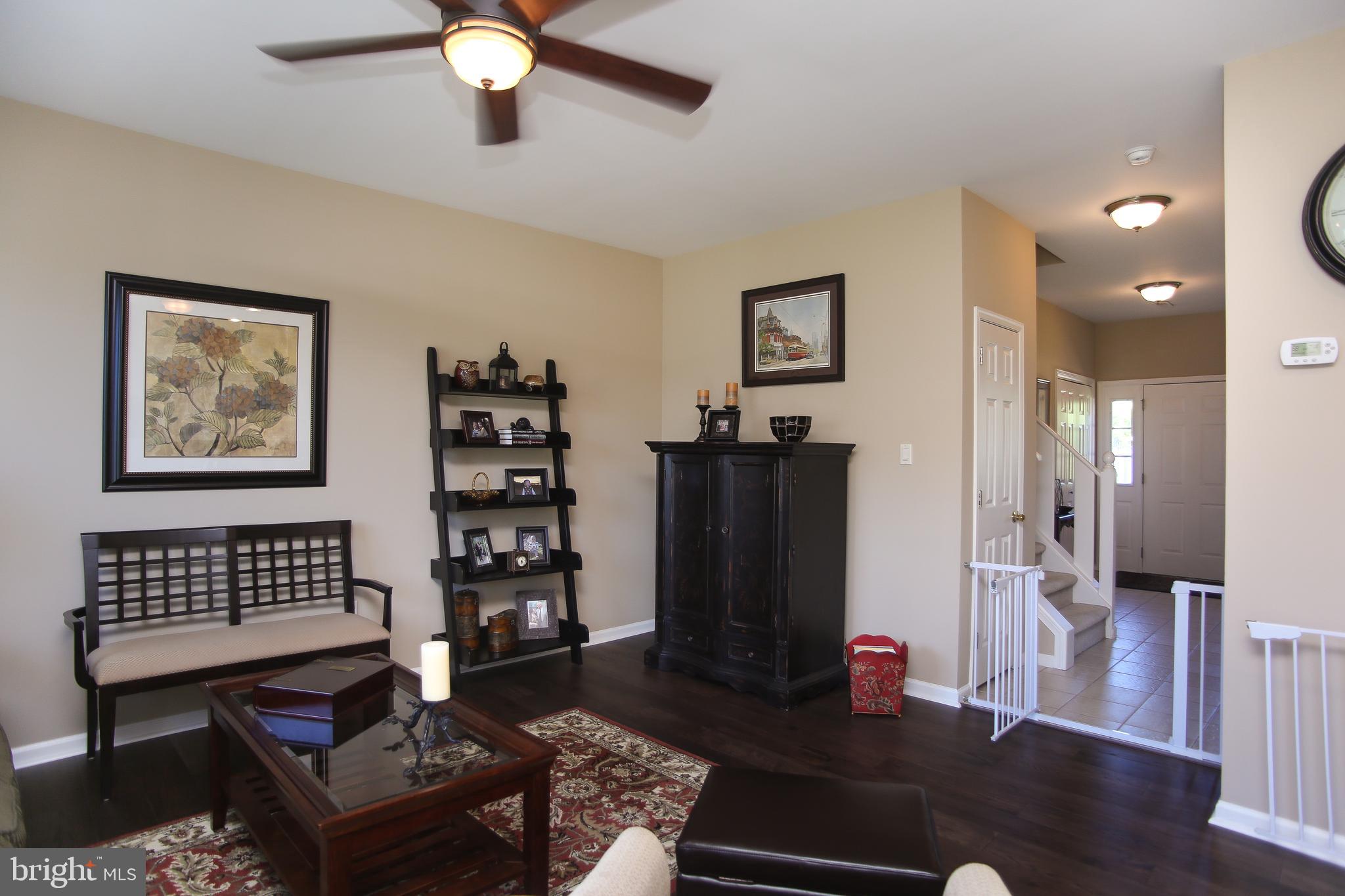 31 Country Road Perkasie, PA 18944 - Photo 10 of 20 Living Room