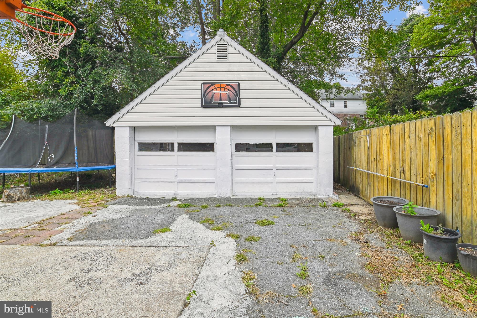 1219 Seven Oaks Road Arbutus, MD 21227 - Photo 4 of 32 Garage