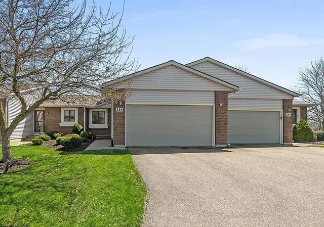 $315,000 | 886 Creekridge Drive, Holland, MI 49423