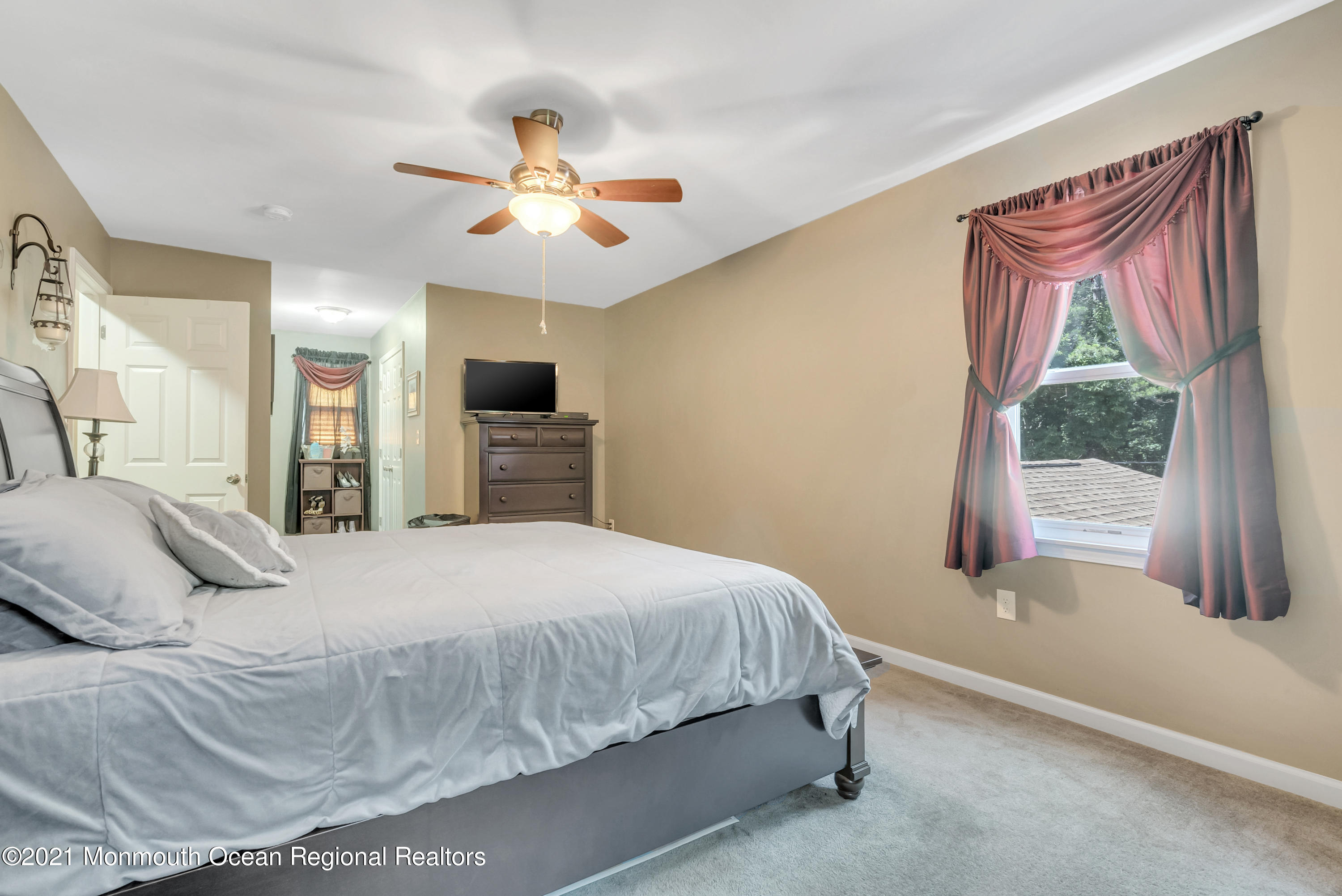 93 Jackson Mills Road Jackson, NJ 08527 - Photo 19 of 39 a bedroom with a large bed and a window