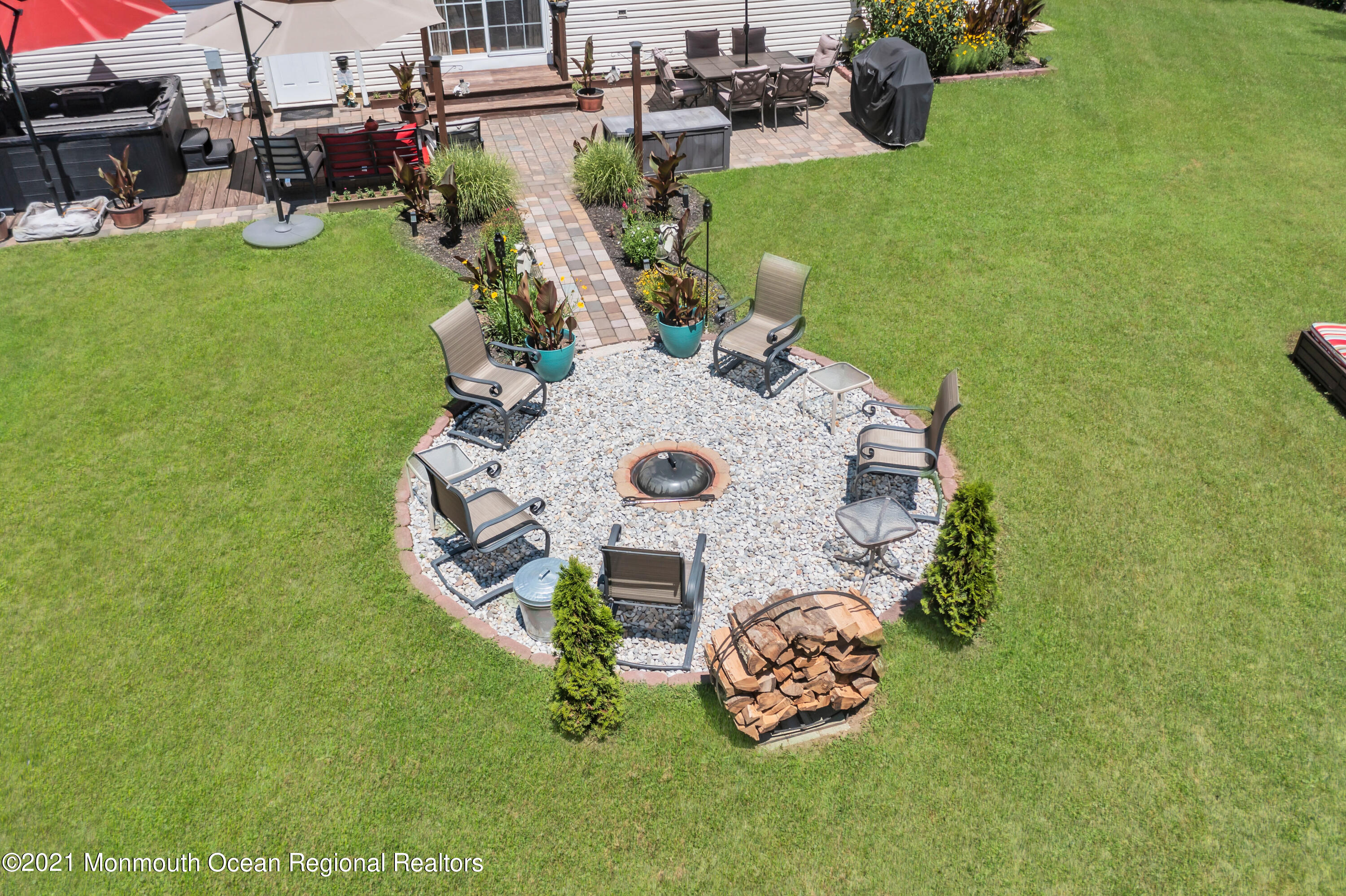 93 Jackson Mills Road Jackson, NJ 08527 - Photo 5 of 39 a view of a table and chairs in the patio