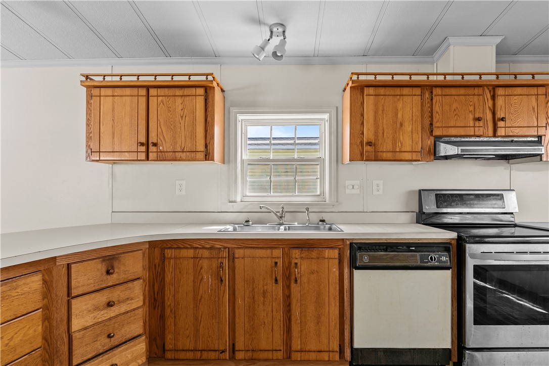 92 Bayview Parkway Middletown, RI 02842 - Photo 10 of 29