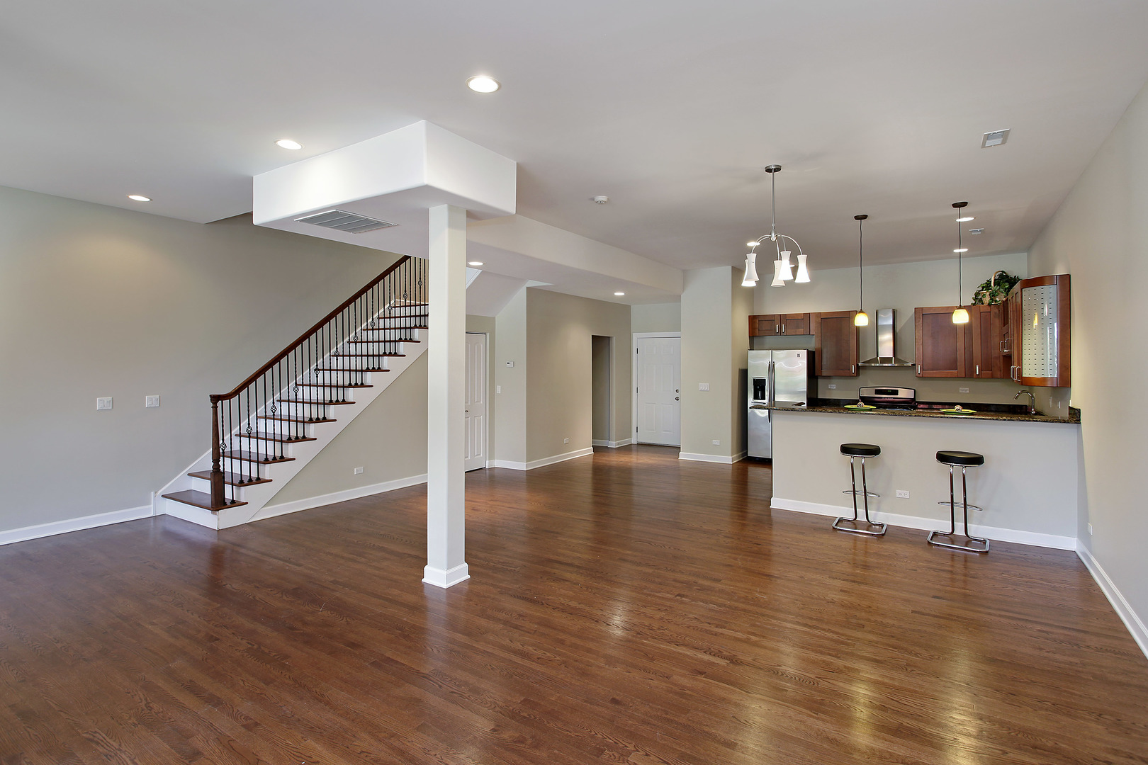 682 Lyster Road Highwood, IL 60040 - Photo 3 of 9