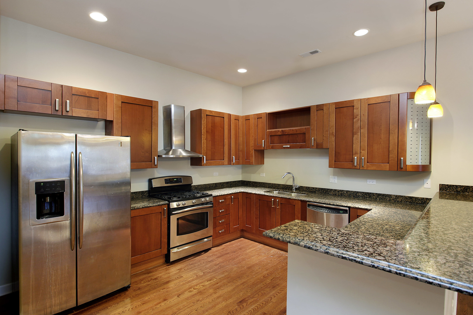 682 Lyster Road Highwood, IL 60040 - Photo 5 of 9