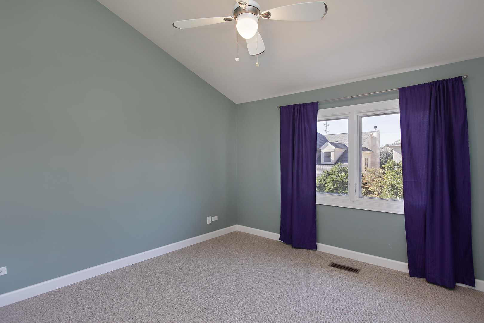 682 Lyster Road Highwood, IL 60040 - Photo 6 of 9