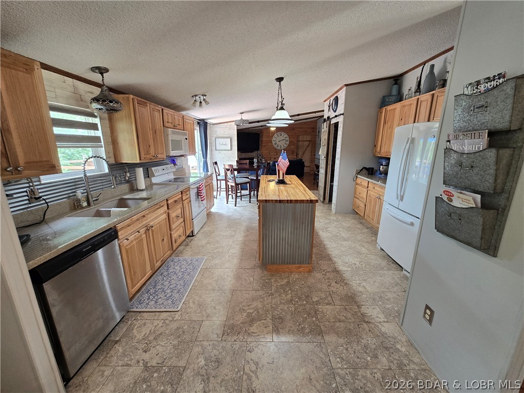 99 Rustic Woods Road Sunrise Beach, MO 65079 - Photo 17 of 48