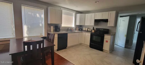 $1,900 | 133 Hopkins Boulevard, Unit B, Biloxi, MS 39530