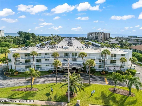$1,800 | 3190 North Atlantic Avenue, Unit 204, Cocoa Beach, FL 32931