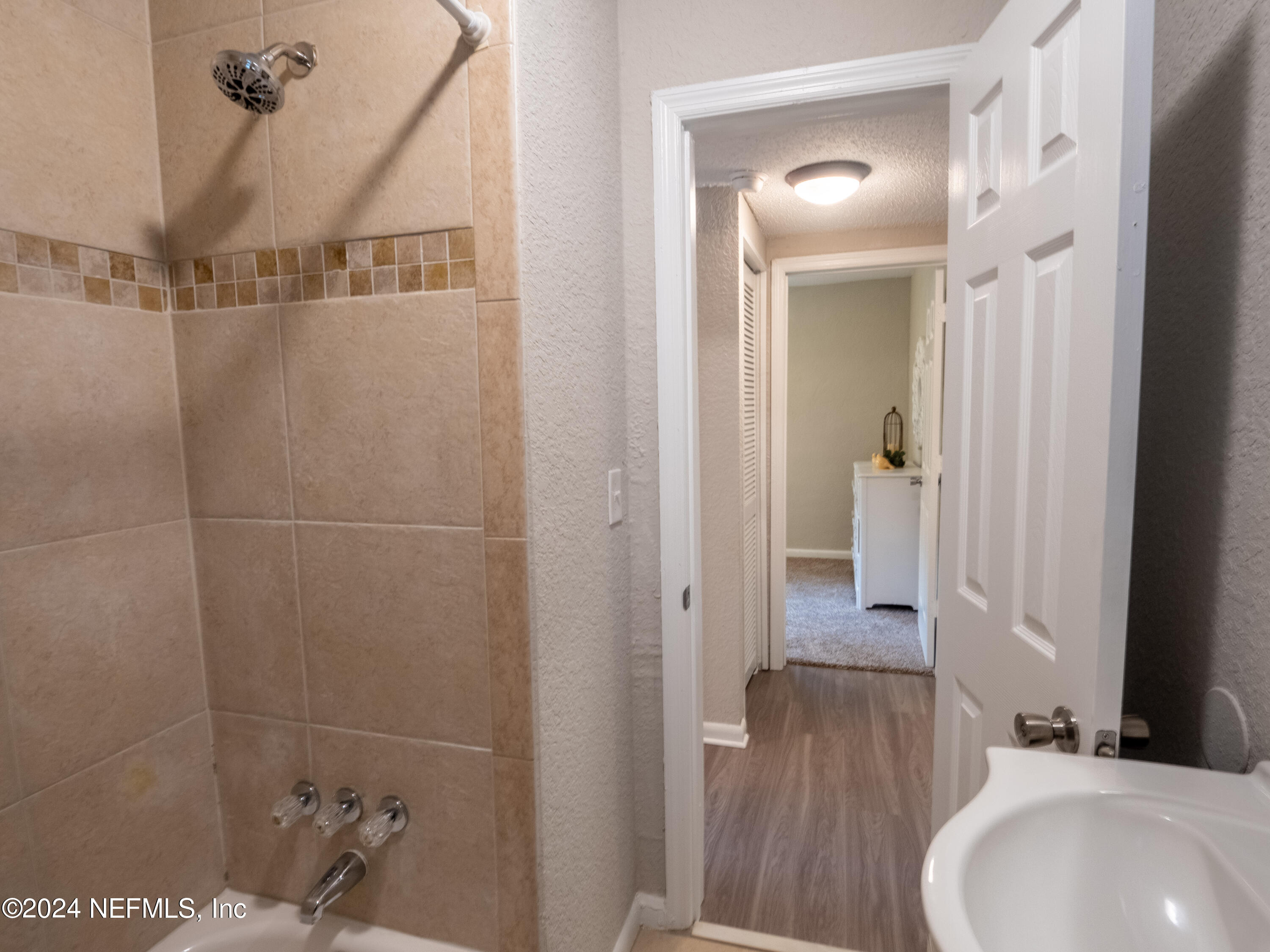 1439 King Arthur Road Jacksonville, FL 32211 - Photo 23 of 33 Hall Bath