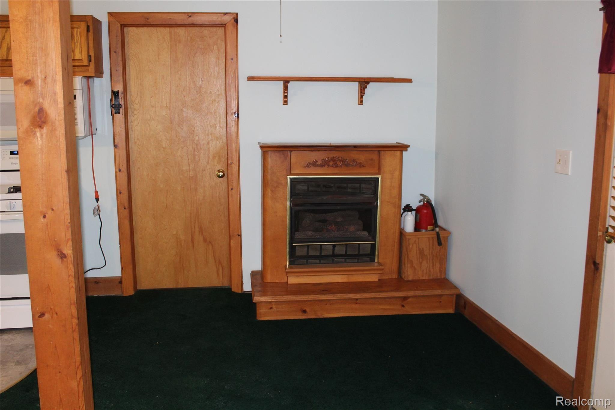 609 Gravel Ridge Road Leonard, MI 48367 - Photo 8 of 23 IMG_5255.JPG