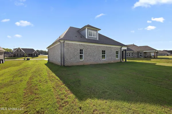 $422,900 | 660 Wells Drive, Hernando, MS 38632