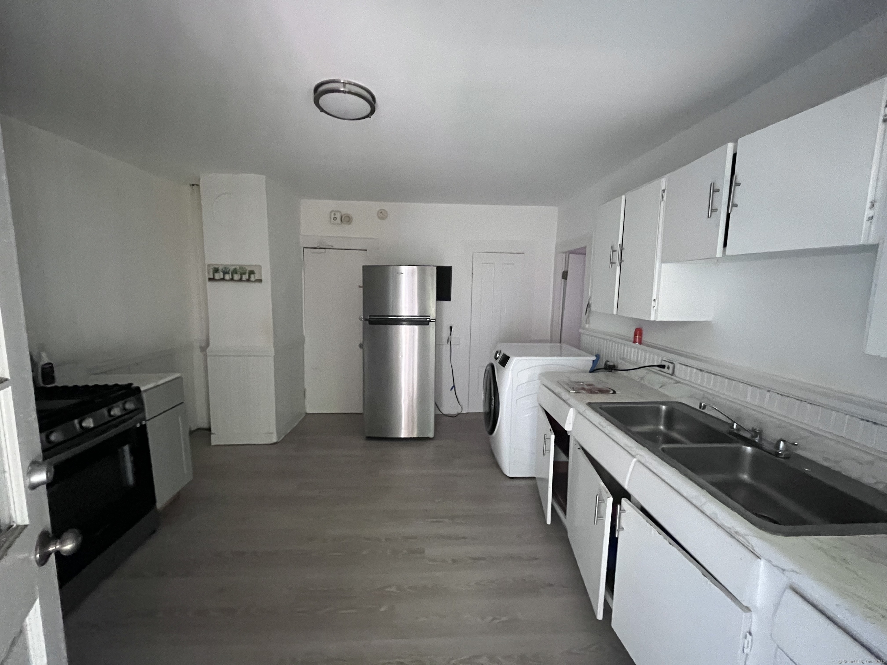 323 Maple Street New Britain, CT 06051 - Photo 6 of 14