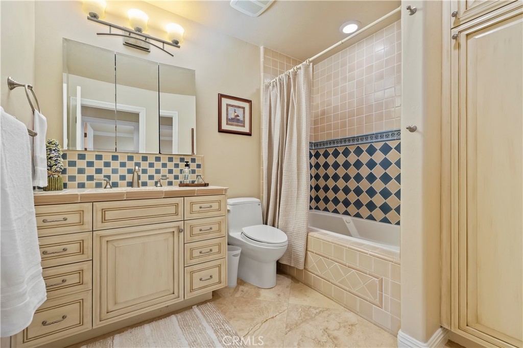 129 5 Crowns Way Encinitas, CA 92024 - Photo 18 of 43 Guest bath