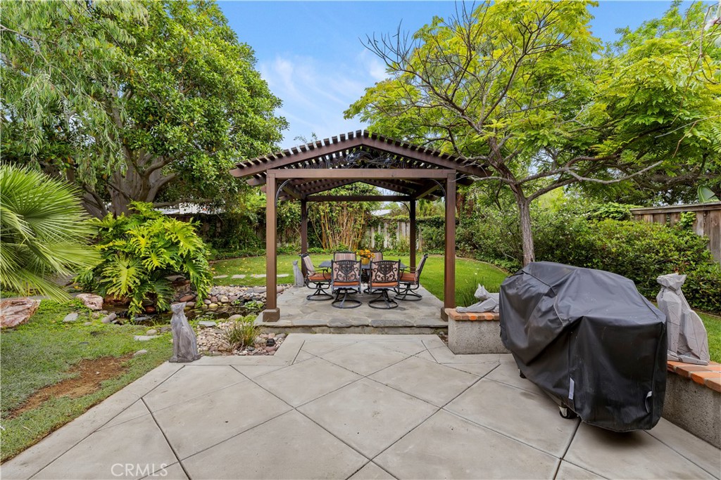 129 5 Crowns Way Encinitas, CA 92024 - Photo 24 of 43 Rear family room slider view out