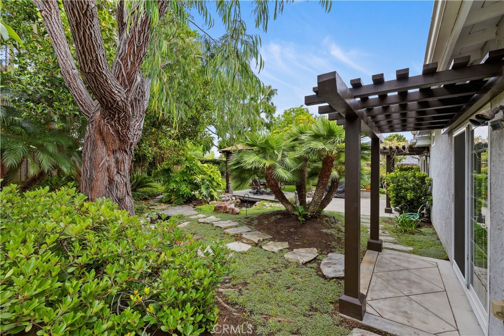 129 5 Crowns Way Encinitas, CA 92024 - Photo 33 of 43 side view of rear property