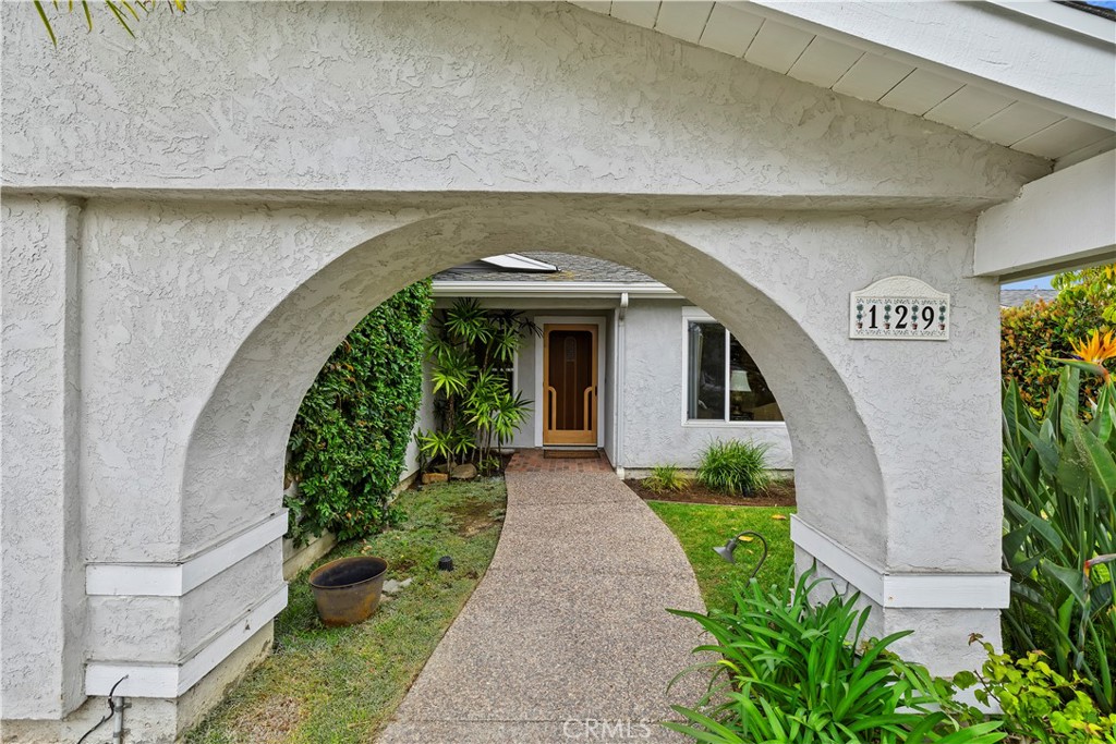 129 5 Crowns Way Encinitas, CA 92024 - Photo 4 of 43 Arch at front of home