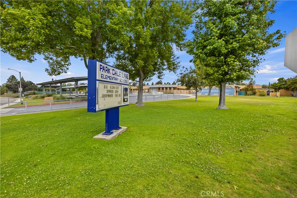 129 5 Crowns Way Encinitas, CA 92024 - Photo 42 of 43 school sign