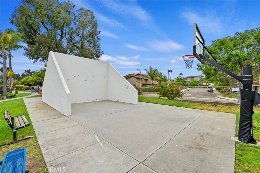 129 5 Crowns Way Encinitas, CA 92024 - Photo 43 of 43 hand ball court