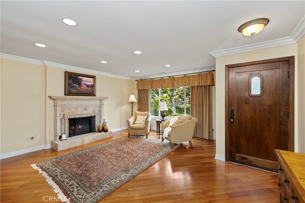 129 5 Crowns Way Encinitas, CA 92024 - Photo 5 of 43 Living room