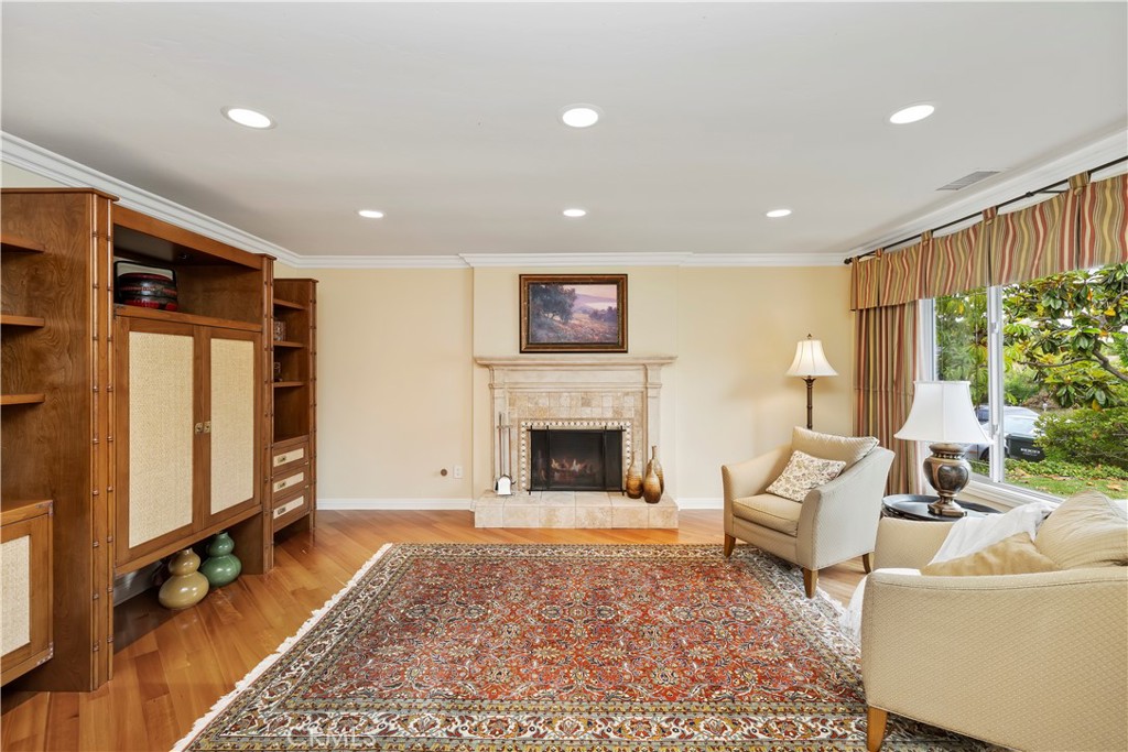 129 5 Crowns Way Encinitas, CA 92024 - Photo 6 of 43 Living room