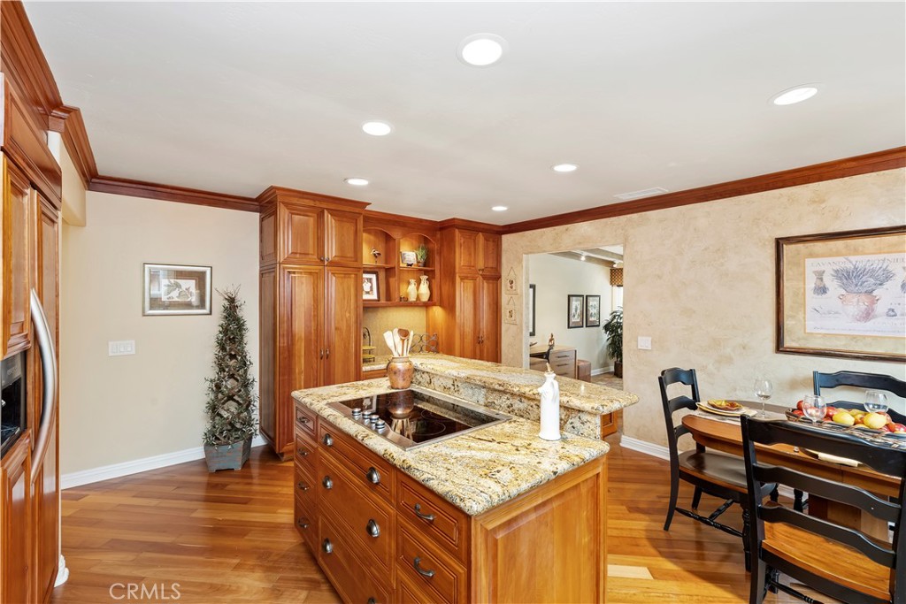 129 5 Crowns Way Encinitas, CA 92024 - Photo 10 of 43 Kitchen range top