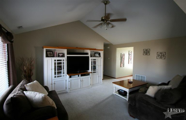 3223 Rivulet Run Fort Wayne, IN 46818 - Photo 3 of 17