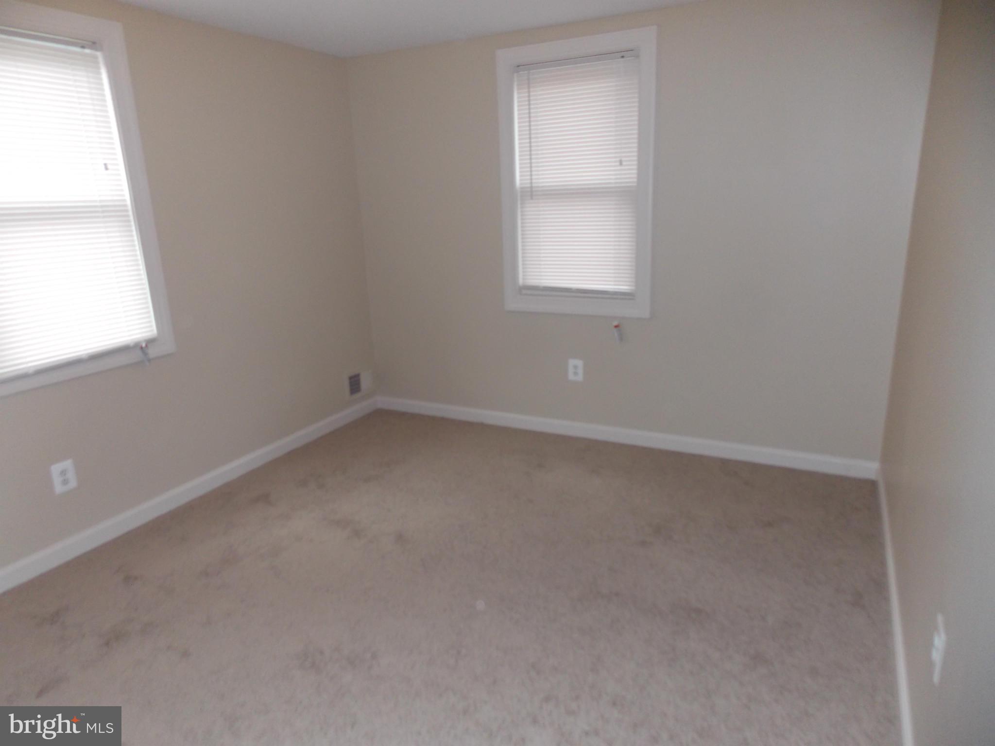 754 Charing Cross Road Baltimore, MD 21229 - Photo 9 of 15