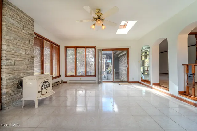 $614,999 | 15 Huntleigh Drive, Colonie, NY 12211