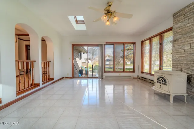 $614,999 | 15 Huntleigh Drive, Colonie, NY 12211