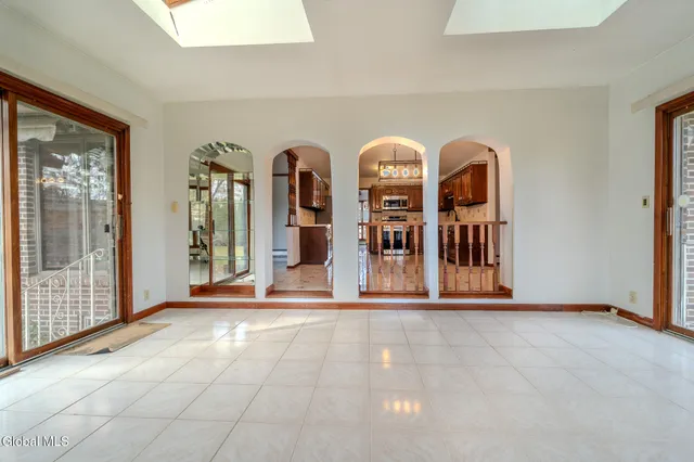 $614,999 | 15 Huntleigh Drive, Colonie, NY 12211