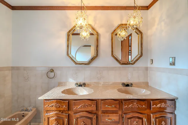 $614,999 | 15 Huntleigh Drive, Colonie, NY 12211