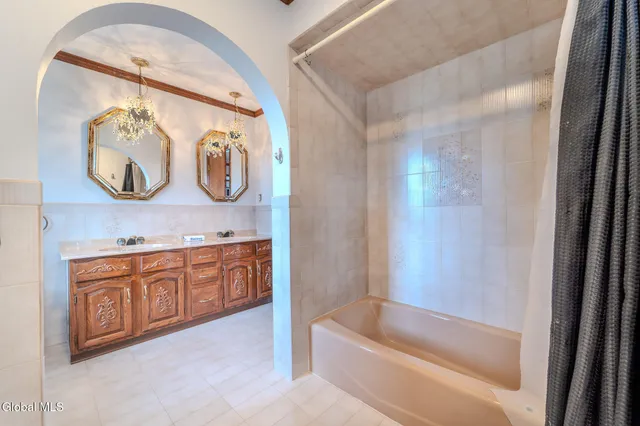 $614,999 | 15 Huntleigh Drive, Colonie, NY 12211