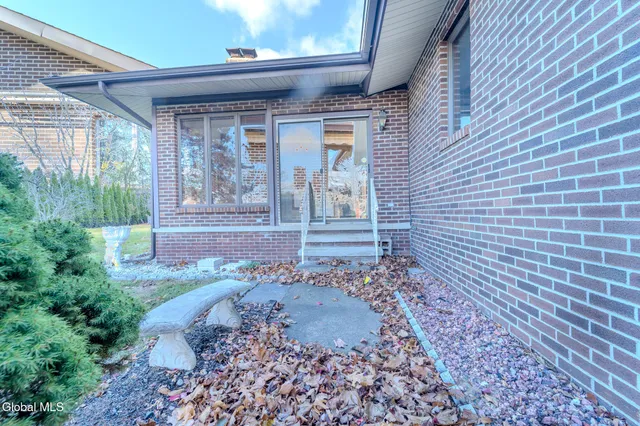 $614,999 | 15 Huntleigh Drive, Colonie, NY 12211