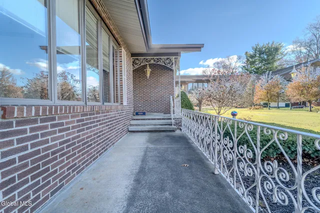 $614,999 | 15 Huntleigh Drive, Colonie, NY 12211