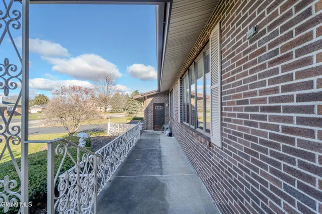 $614,999 | 15 Huntleigh Drive, Colonie, NY 12211