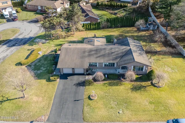 $614,999 | 15 Huntleigh Drive, Colonie, NY 12211