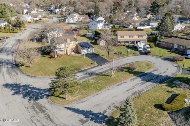 $614,999 | 15 Huntleigh Drive, Colonie, NY 12211