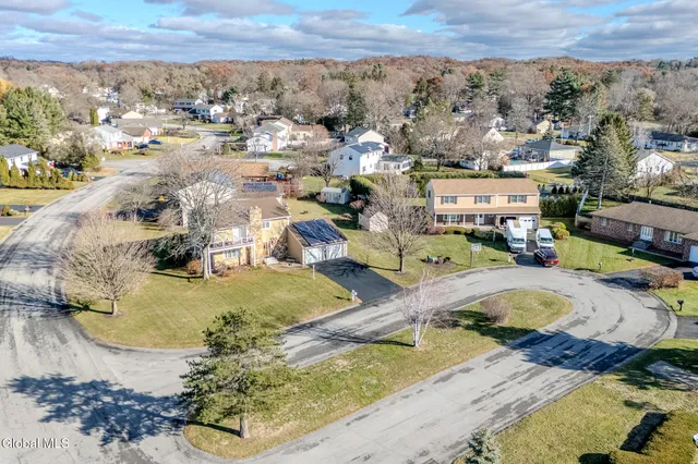 $614,999 | 15 Huntleigh Drive, Colonie, NY 12211