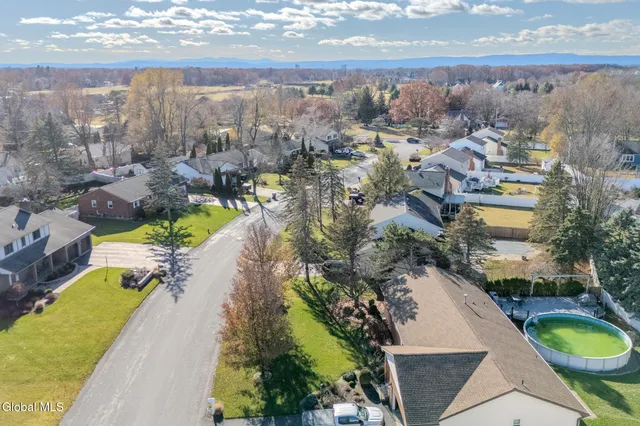 $614,999 | 15 Huntleigh Drive, Colonie, NY 12211