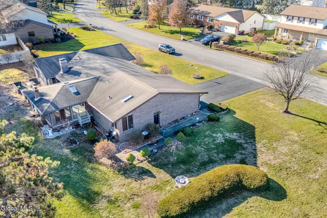 $614,999 | 15 Huntleigh Drive, Colonie, NY 12211