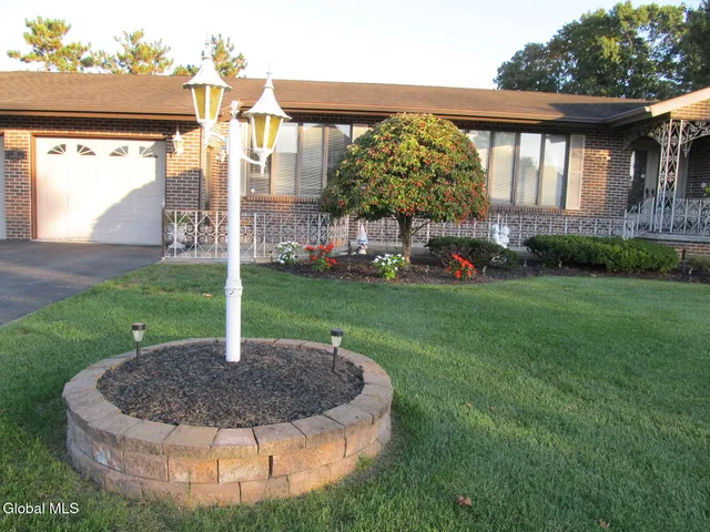 $614,999 | 15 Huntleigh Drive, Colonie, NY 12211