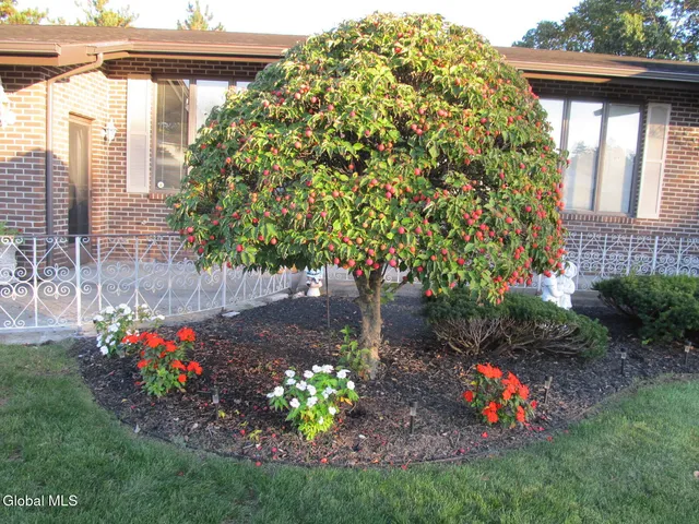 $614,999 | 15 Huntleigh Drive, Colonie, NY 12211