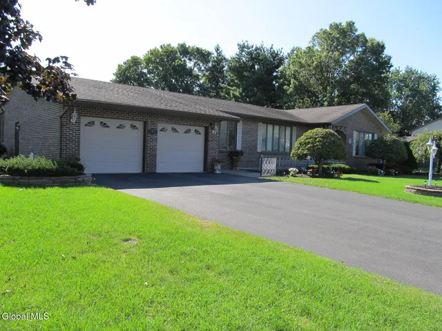 $614,999 | 15 Huntleigh Drive, Colonie, NY 12211