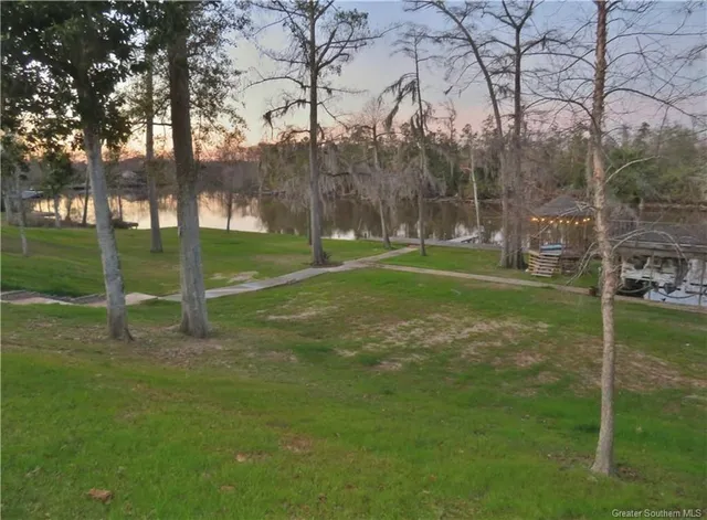 $895,000 | 1024 Hollis Road, Westlake, LA 70669